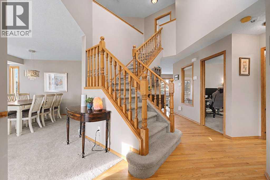 105 Citadel Crest Park Nw, Calgary, Alberta  T3G 4K5 - Photo 3 - A2283451