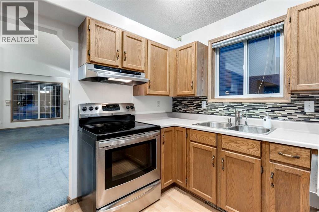 26 Somercrest Circle Sw, Calgary, Alberta  T2Y 3H1 - Photo 11 - A2284372