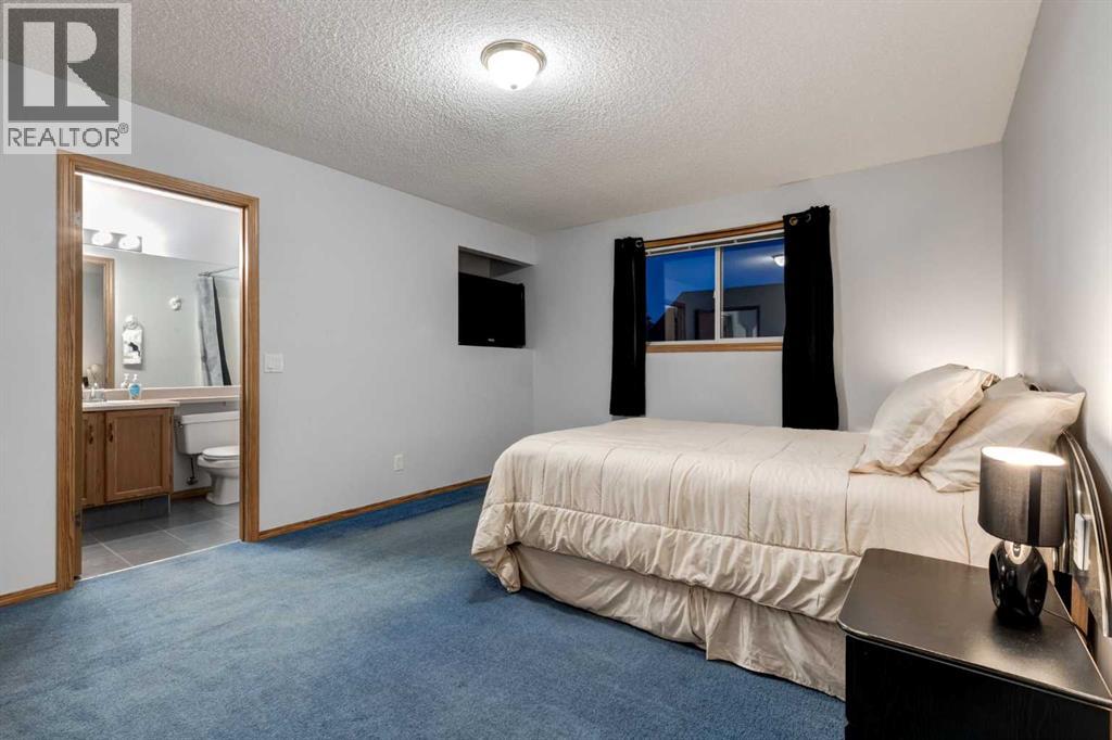 26 Somercrest Circle Sw, Calgary, Alberta  T2Y 3H1 - Photo 18 - A2284372