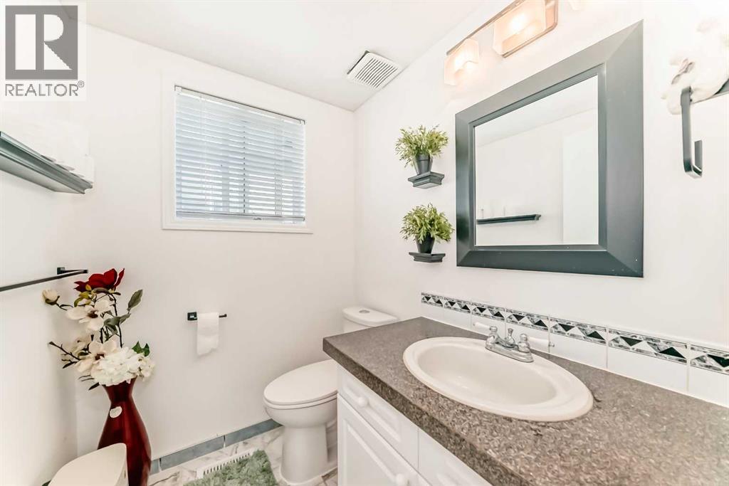 79 Hidden Crescent Nw, Calgary, Alberta  T3A 5L4 - Photo 12 - A2261924