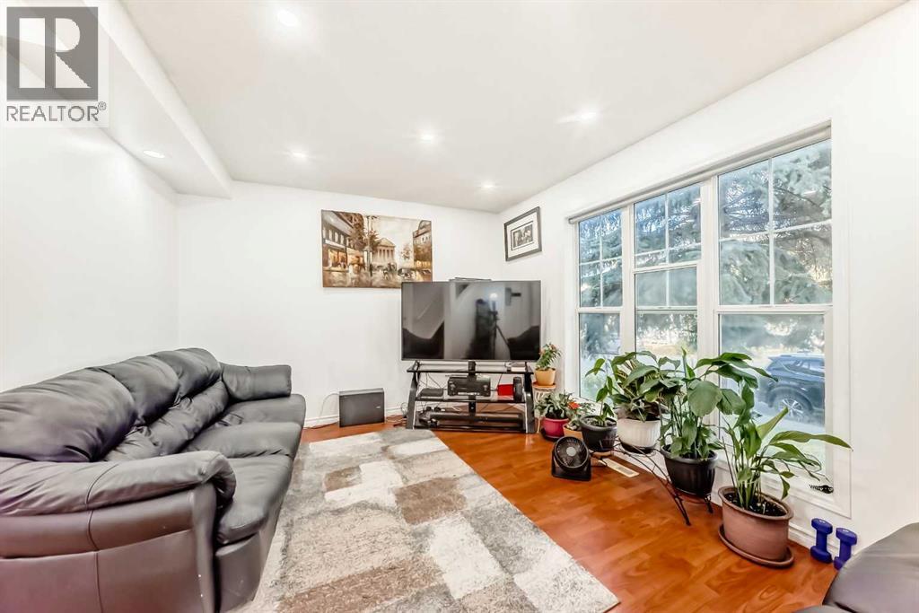 79 Hidden Crescent Nw, Calgary, Alberta  T3A 5L4 - Photo 3 - A2261924