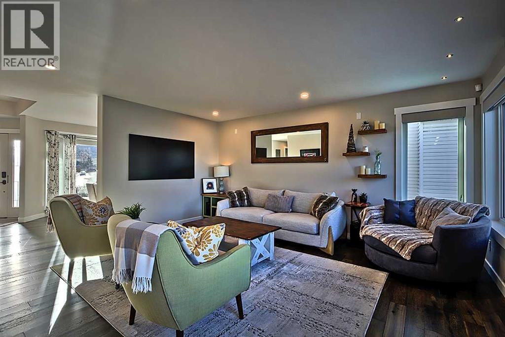 73 Valley Meadow Gardens Nw, Calgary, Alberta  T3R 1B5 - Photo 12 - A2285296