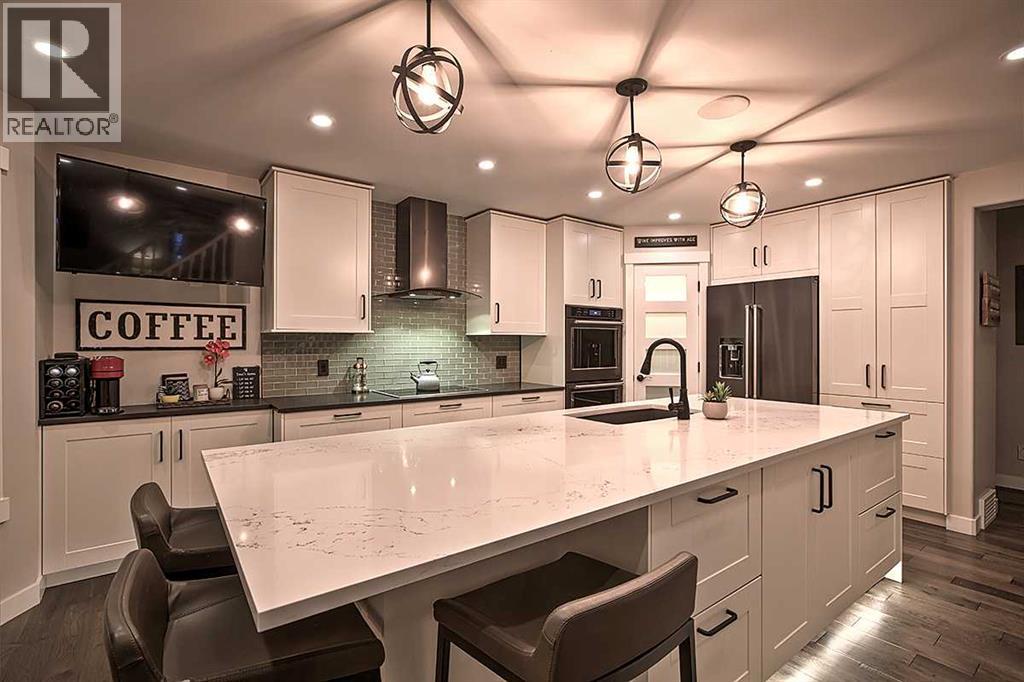 73 Valley Meadow Gardens Nw, Calgary, Alberta  T3R 1B5 - Photo 5 - A2285296