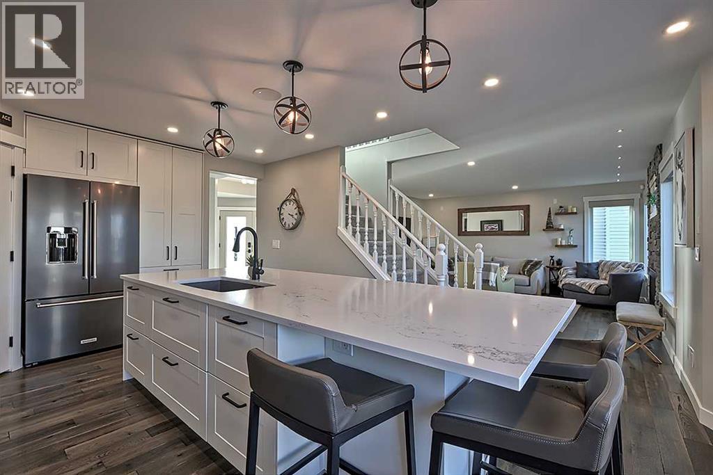 73 Valley Meadow Gardens Nw, Calgary, Alberta  T3R 1B5 - Photo 9 - A2285296