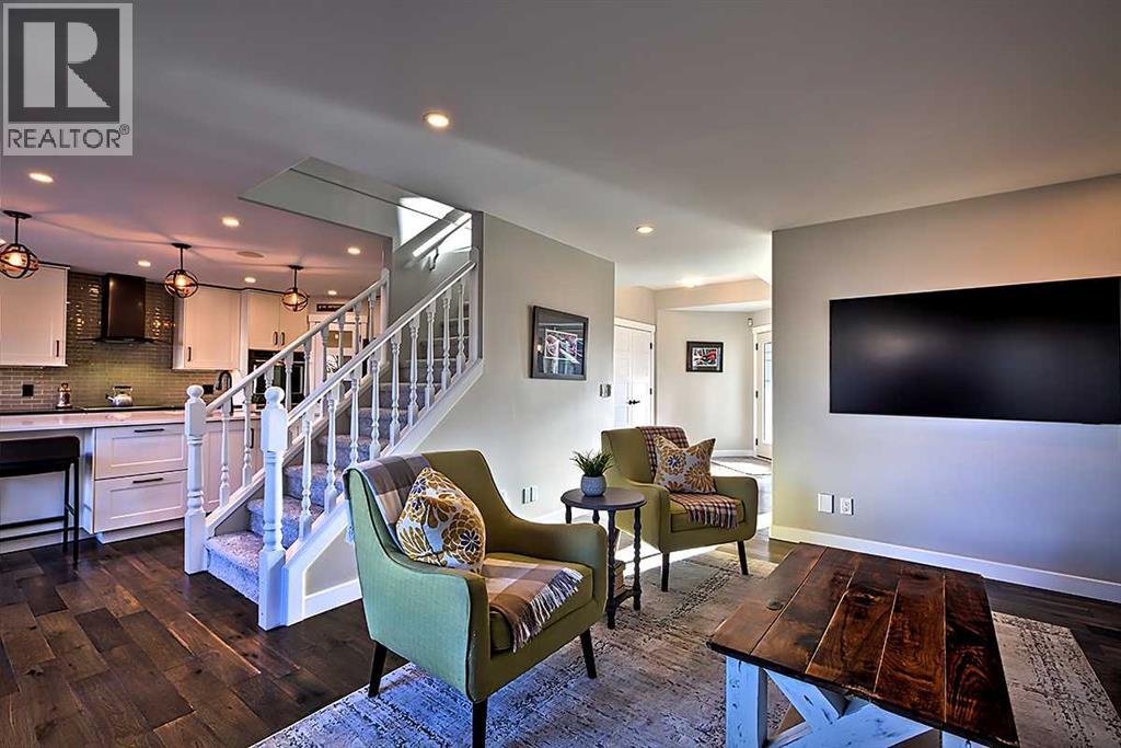 73 Valley Meadow Gardens Nw, Calgary, Alberta  T3R 1B5 - Photo 11 - A2285296