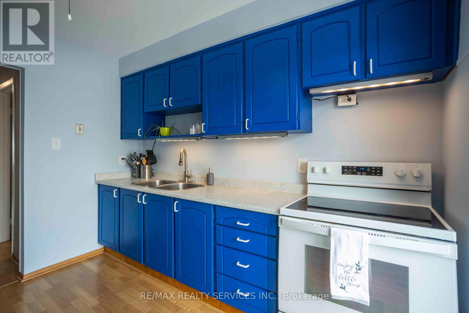 6h - 806 Stainton Drive, Mississauga, Ontario  L5C 2T2 - Photo 12 - W12789046