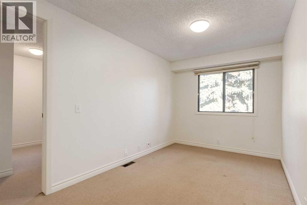 116 Point Drive Nw, Calgary, Alberta T3B 5B3 - Photo 17 - A2271488