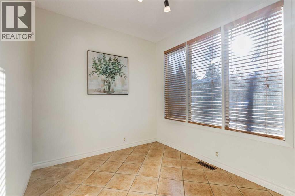 116 Point Drive Nw, Calgary, Alberta T3B 5B3 - Photo 13 - A2271488