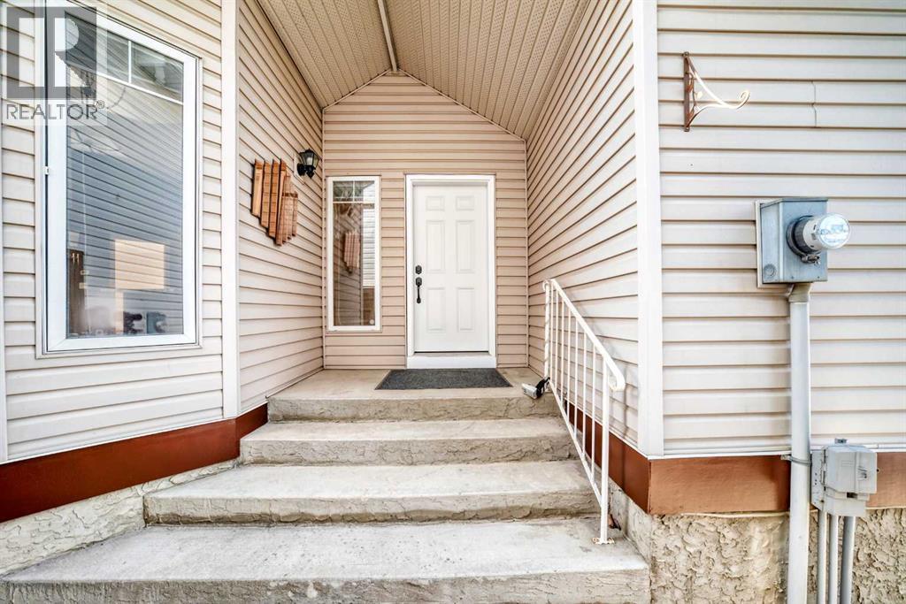 110 Somerglen Road Sw, Calgary, Alberta  T2Y 3S3 - Photo 2 - A2283375