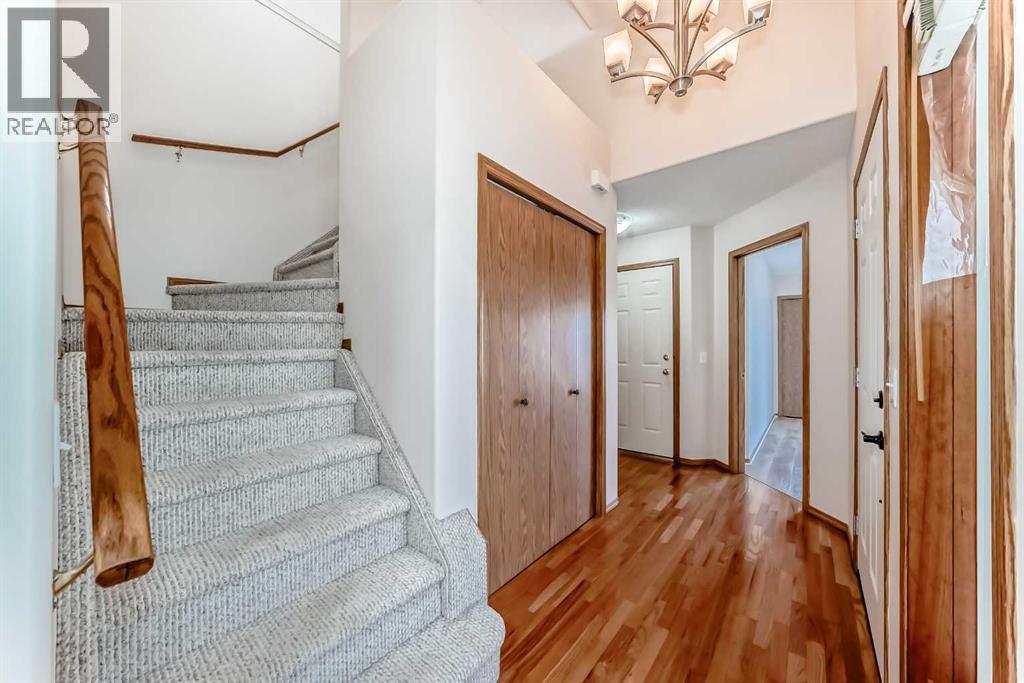 110 Somerglen Road Sw, Calgary, Alberta  T2Y 3S3 - Photo 3 - A2283375
