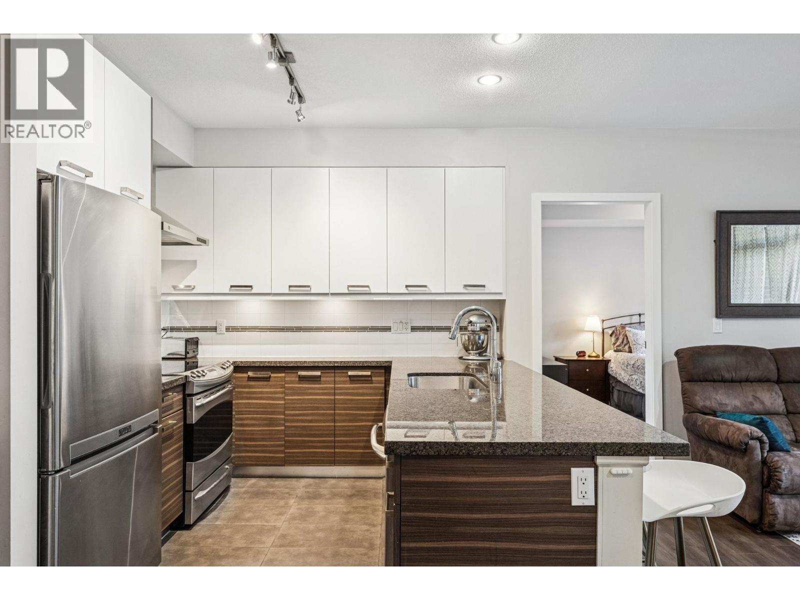 302 1273 Marine Drive, North Vancouver, British Columbia  V7P 1T3 - Photo 11 - R3082348