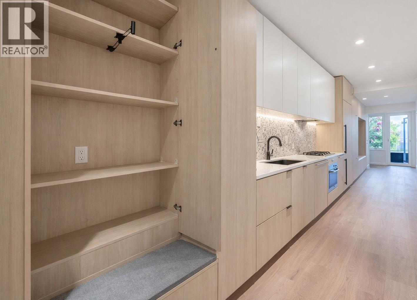 422 2471 St George Street, Vancouver, British Columbia  V5T 0L9 - Photo 3 - R3083399