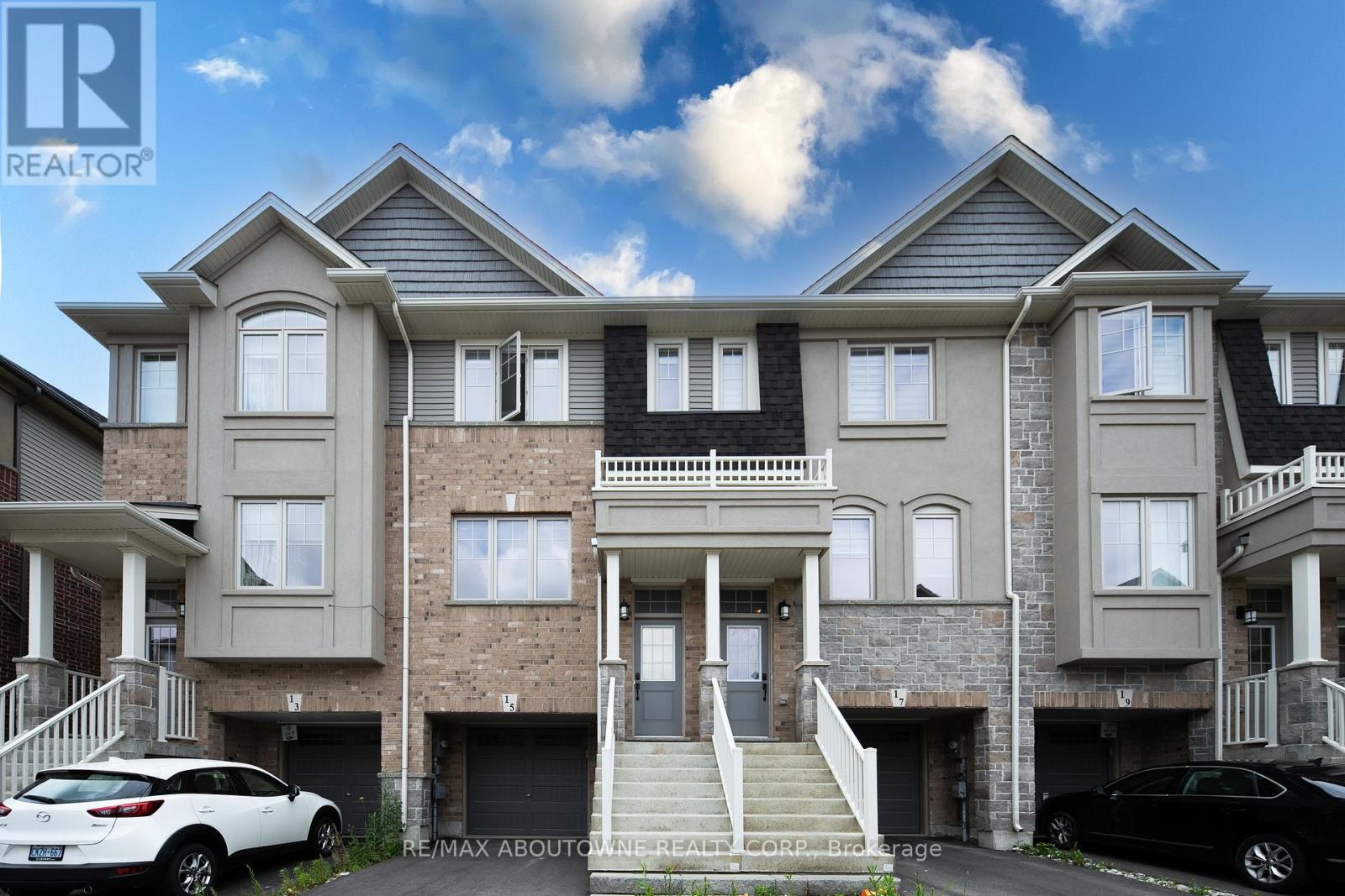 15 BARLEY LANE, Hamilton, Ontario