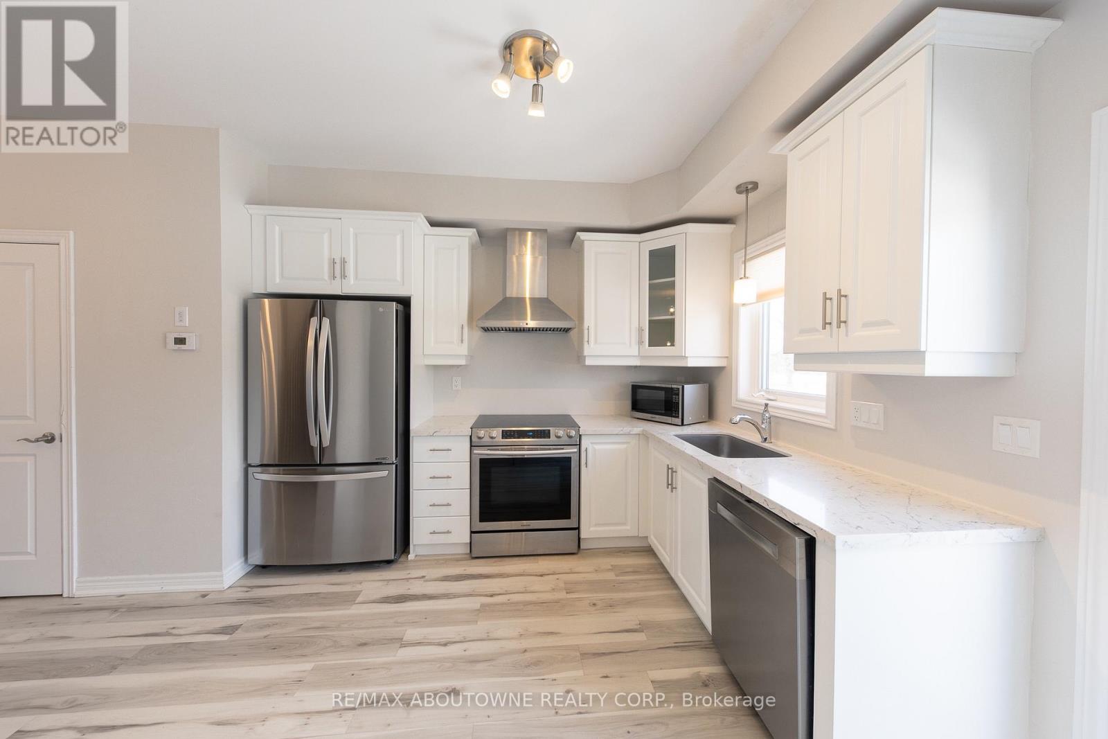 15 Barley Lane, Hamilton, Ontario  L9K 0K1 - Photo 11 - X12789060