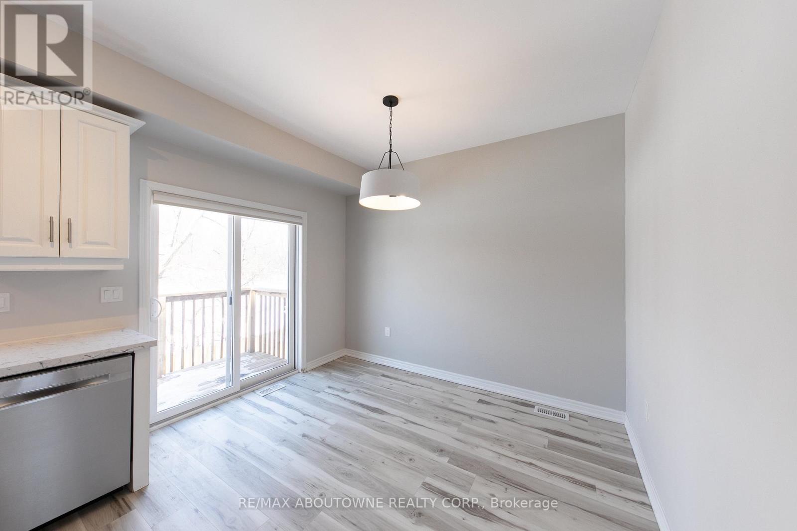 15 Barley Lane, Hamilton, Ontario  L9K 0K1 - Photo 12 - X12789060