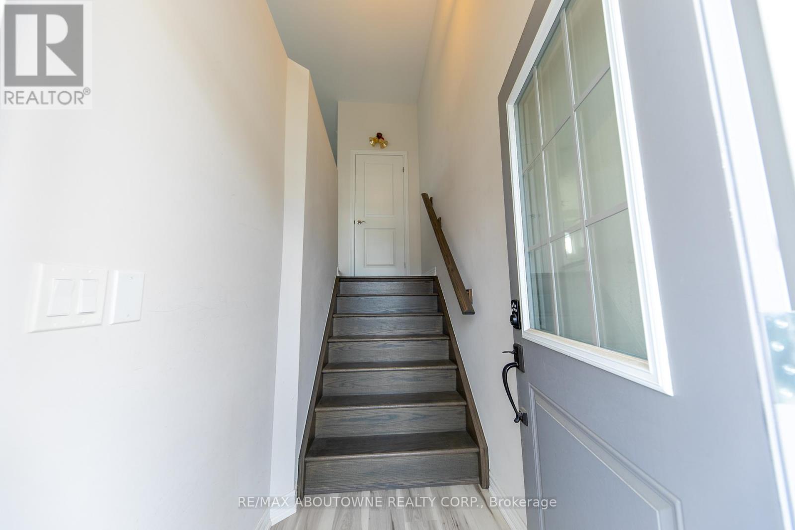 15 Barley Lane, Hamilton, Ontario  L9K 0K1 - Photo 2 - X12789060