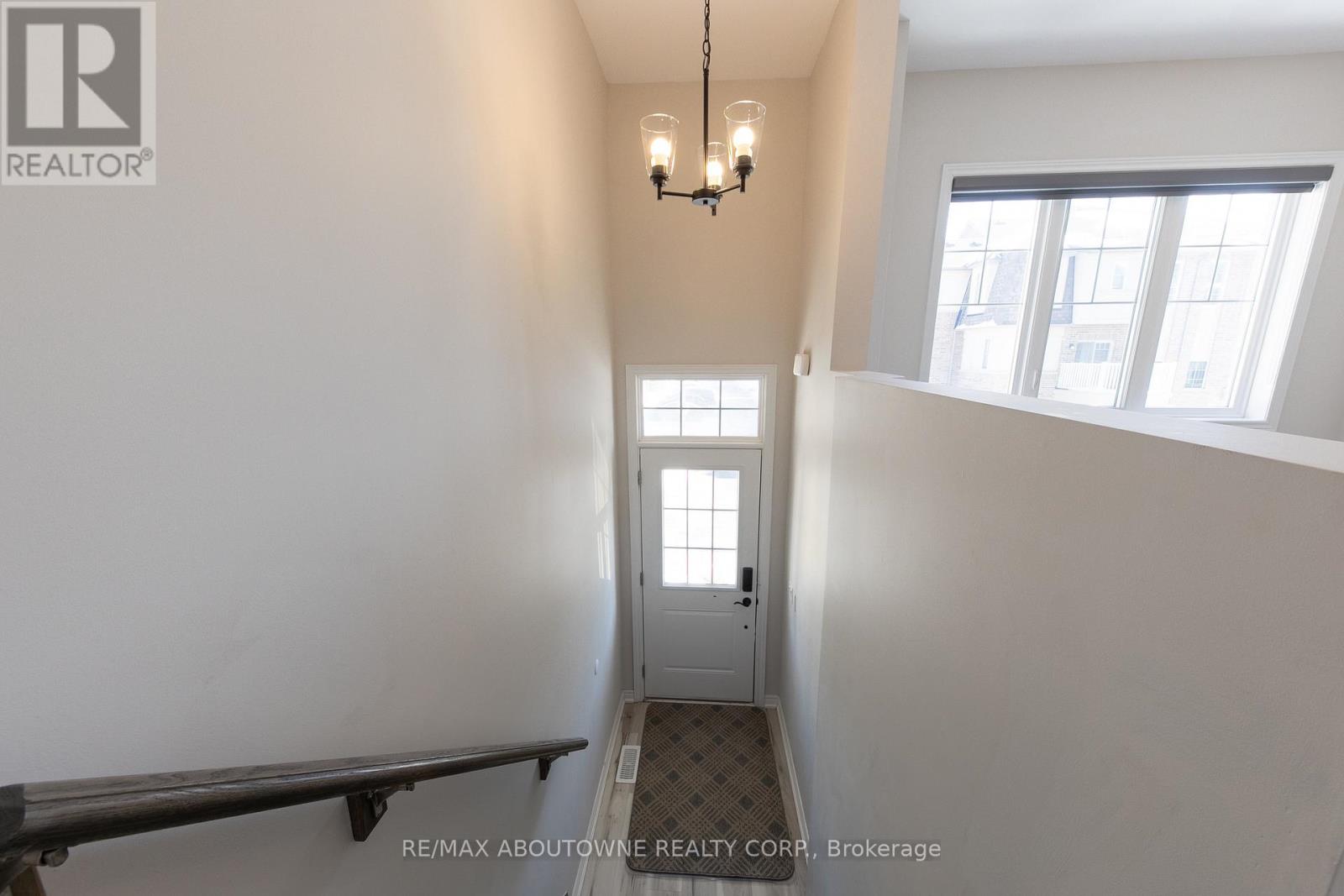 15 Barley Lane, Hamilton, Ontario  L9K 0K1 - Photo 3 - X12789060