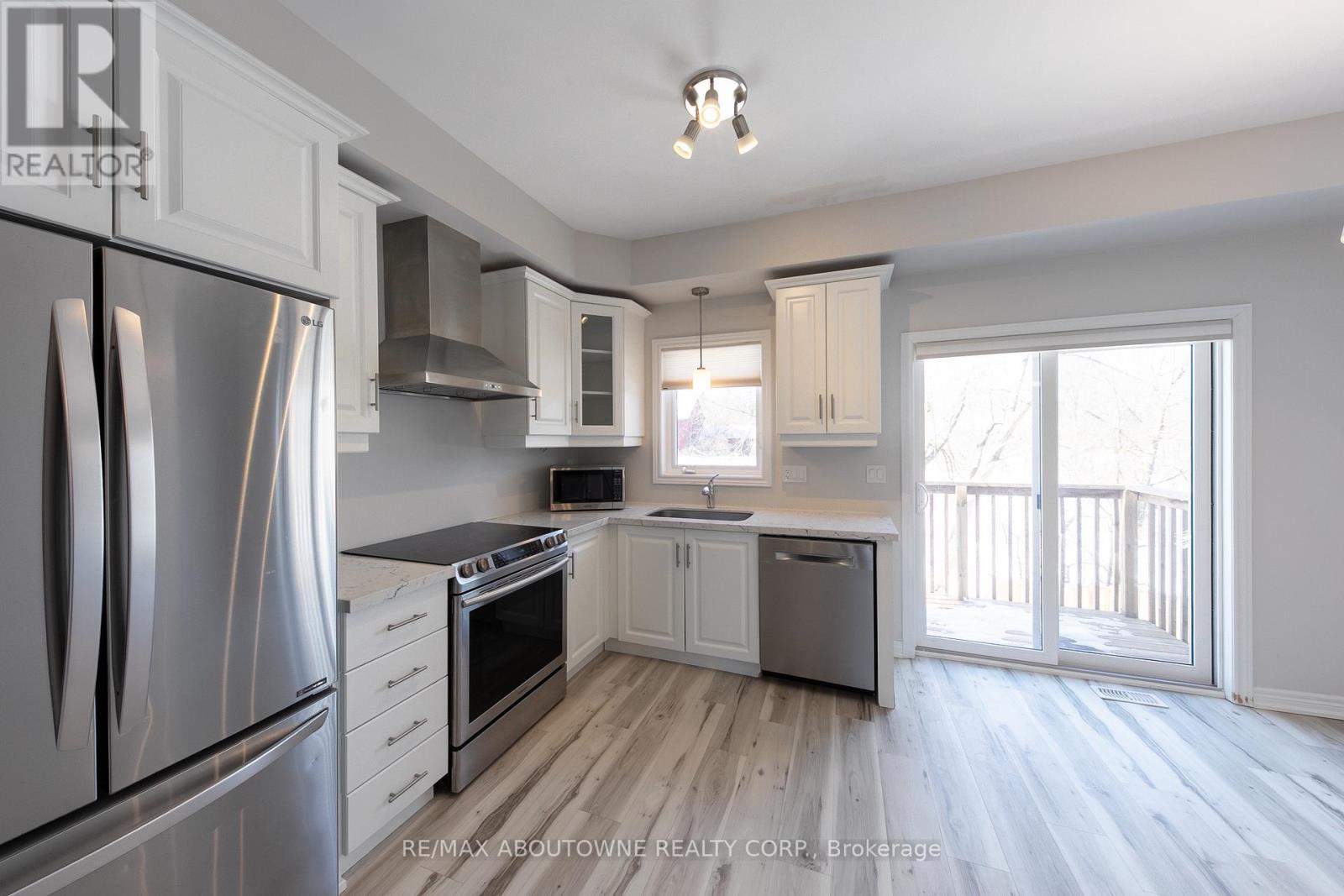 15 Barley Lane, Hamilton, Ontario  L9K 0K1 - Photo 9 - X12789060