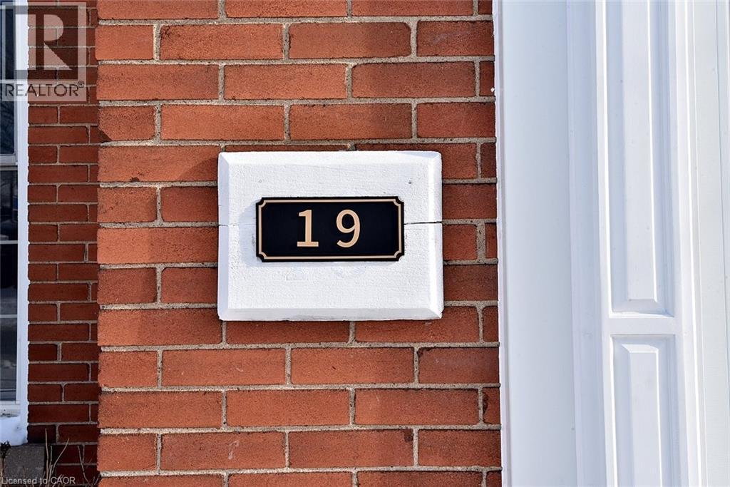 19 East 17th Street, Hamilton, Ontario  L9A 4L9 - Photo 5 - 40802010