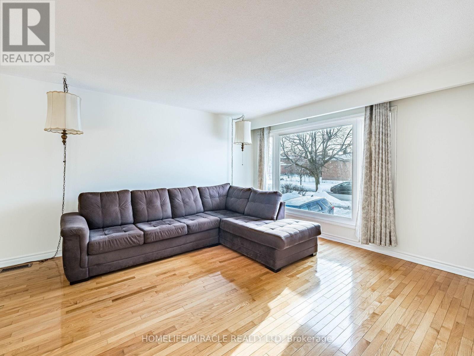209 Apache Trail, Toronto, Ontario  M2H 2J3 - Photo 4 - C12789082