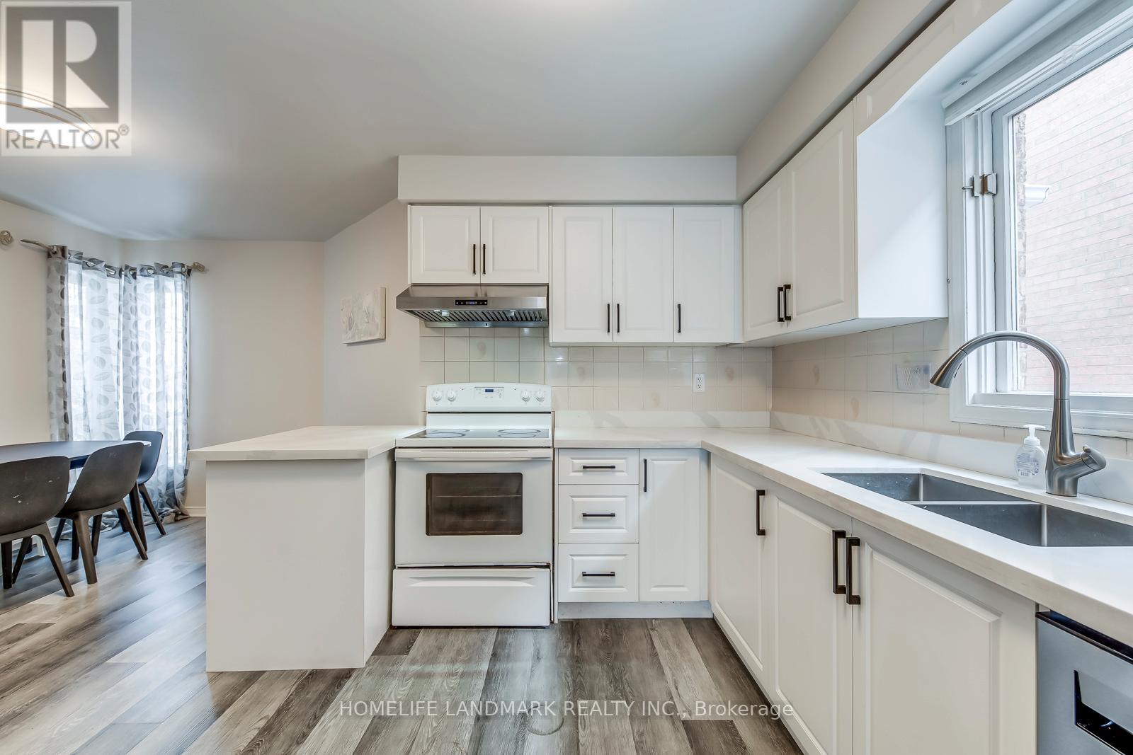 5492 Haddon Hall Road, Mississauga, Ontario  L5M 5G6 - Photo 7 - W12789088