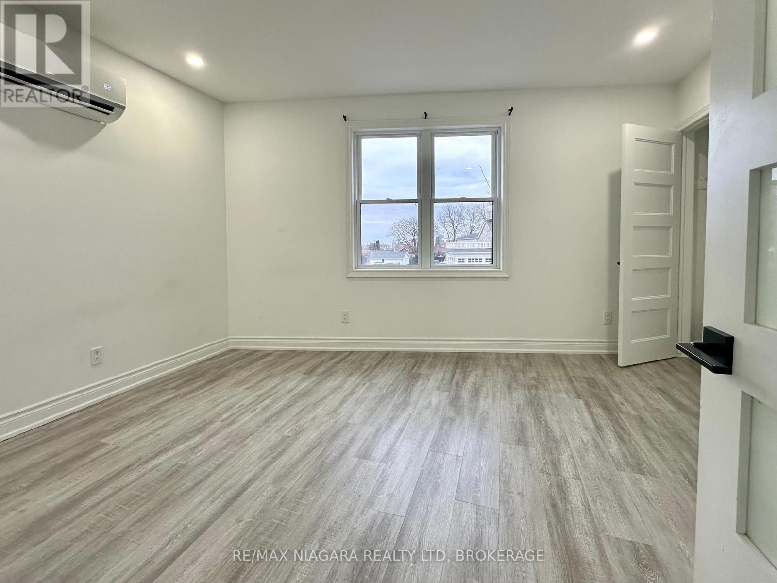 2 - 6063 Main Street, Niagara Falls, Ontario  L2G 6A1 - Photo 8 - X12789112