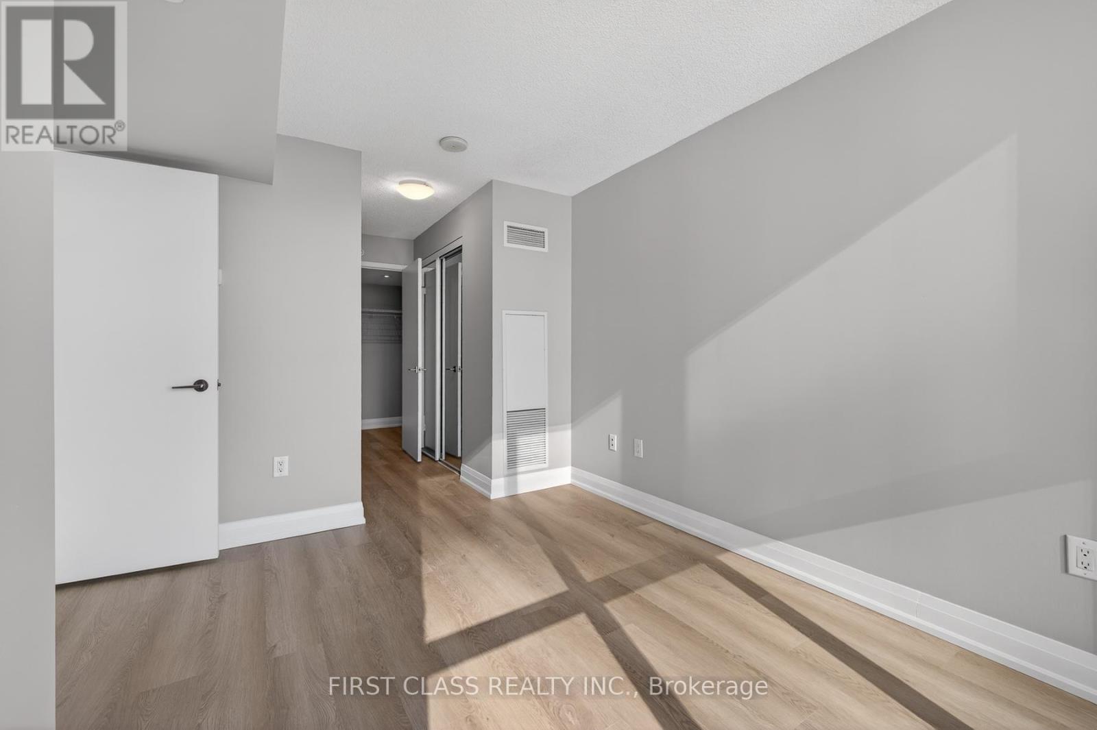 1212 - 85 Queens Wharf Road, Toronto, Ontario  M5V 0J9 - Photo 18 - C12789096