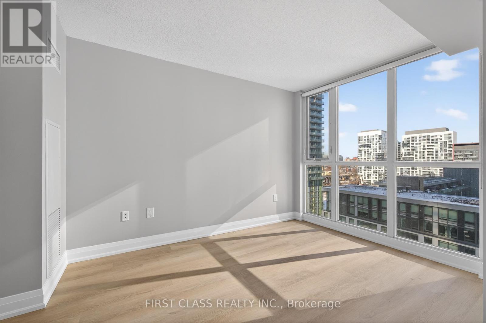 1212 - 85 Queens Wharf Road, Toronto, Ontario  M5V 0J9 - Photo 2 - C12789096