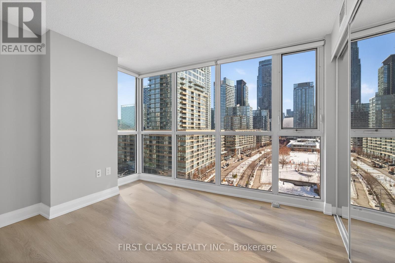 1212 - 85 Queens Wharf Road, Toronto, Ontario  M5V 0J9 - Photo 3 - C12789096