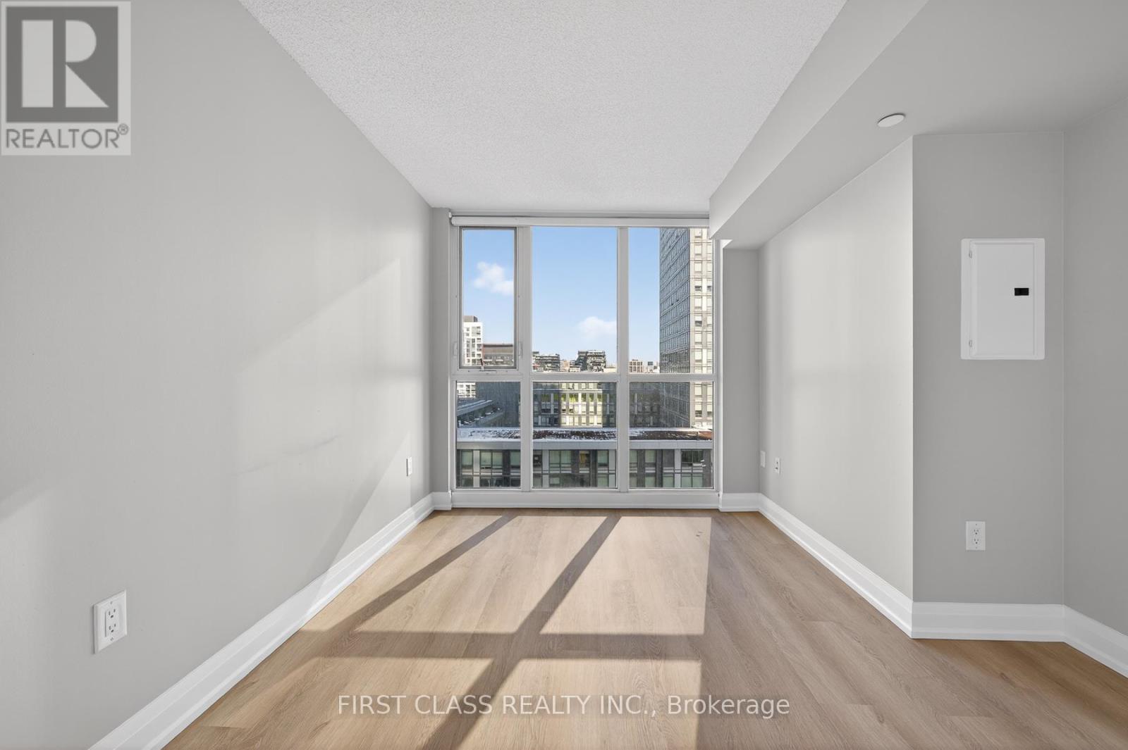 1212 - 85 Queens Wharf Road, Toronto, Ontario  M5V 0J9 - Photo 5 - C12789096