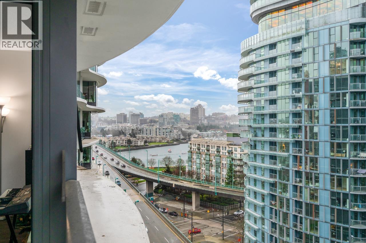 1517 68 SMITHE STREET, Vancouver, British Columbia