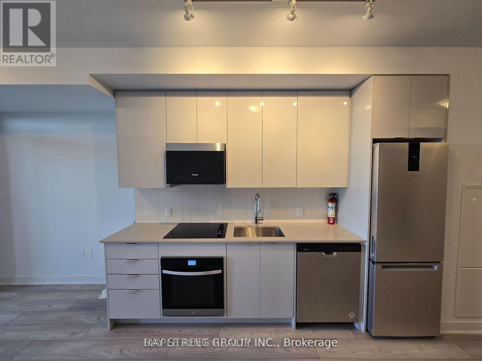 1813 - 2920 Highway 7, Vaughan, Ontario  L4K 0H8 - Photo 3 - N12789116