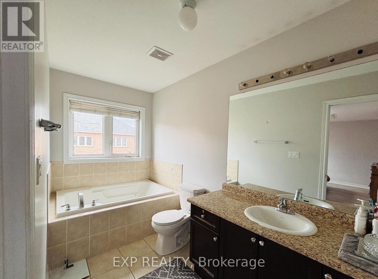 92 Meltwater Crescent, Brampton, Ontario  L6P 3W5 - Photo 11 - W12789098