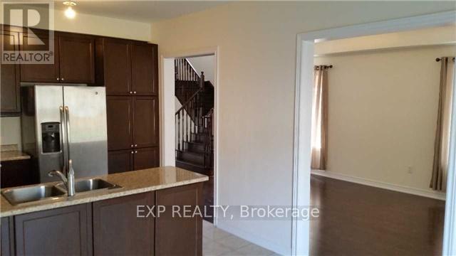 92 Meltwater Crescent, Brampton, Ontario  L6P 3W5 - Photo 5 - W12789098