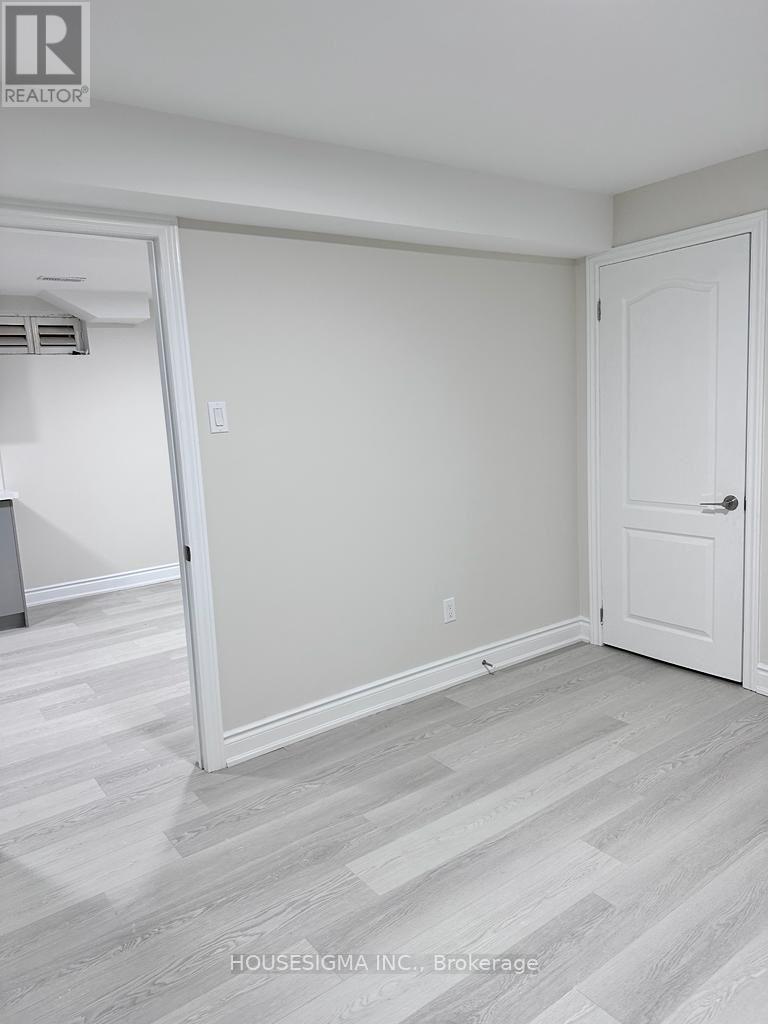 7260 Milano Court, Mississauga, Ontario  L5W 0A2 - Photo 11 - W12789114