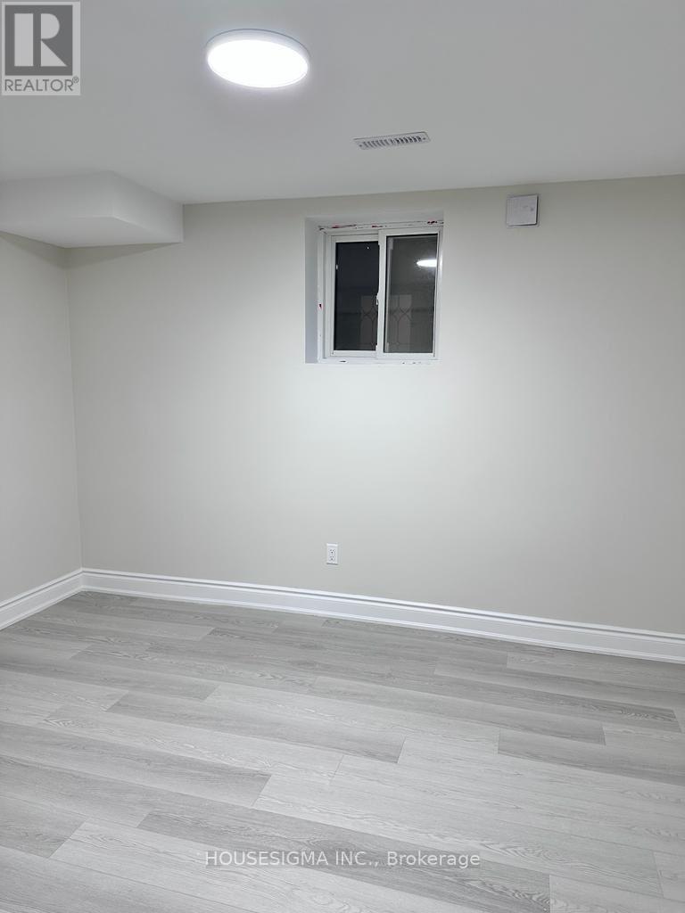 7260 Milano Court, Mississauga, Ontario  L5W 0A2 - Photo 12 - W12789114