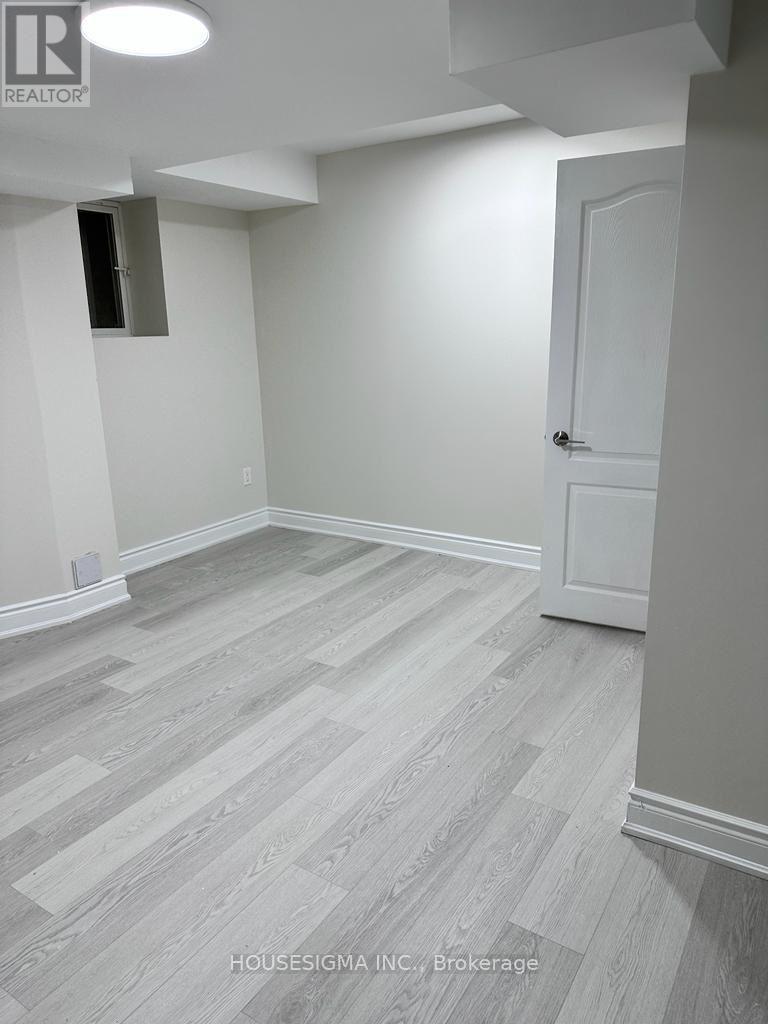 7260 Milano Court, Mississauga, Ontario  L5W 0A2 - Photo 13 - W12789114