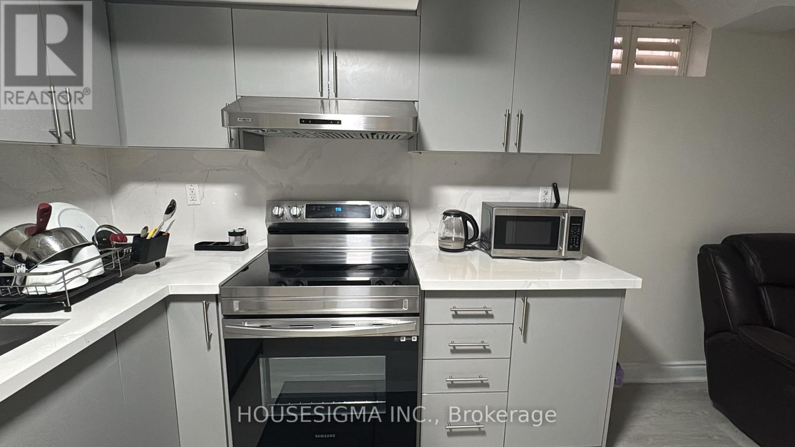 7260 Milano Court, Mississauga, Ontario  L5W 0A2 - Photo 4 - W12789114