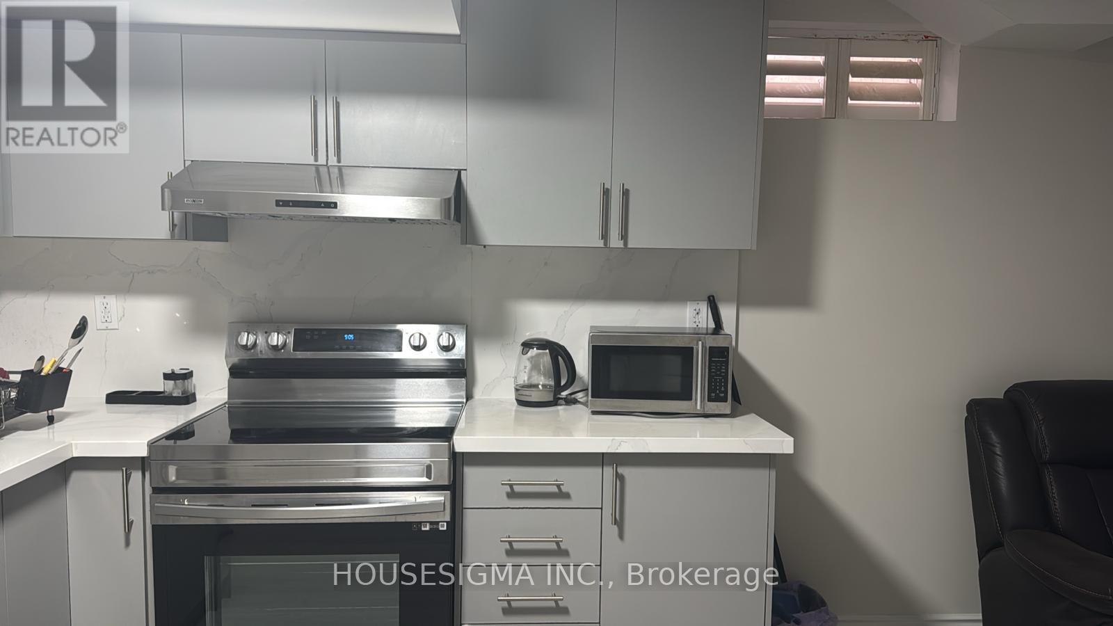 7260 Milano Court, Mississauga, Ontario  L5W 0A2 - Photo 5 - W12789114