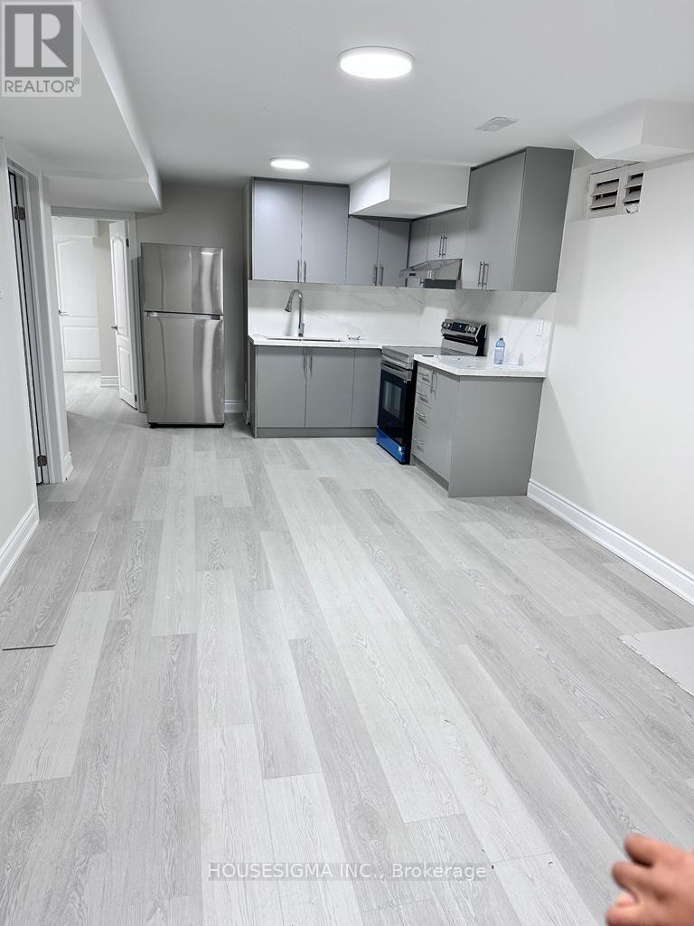 7260 Milano Court, Mississauga, Ontario  L5W 0A2 - Photo 7 - W12789114