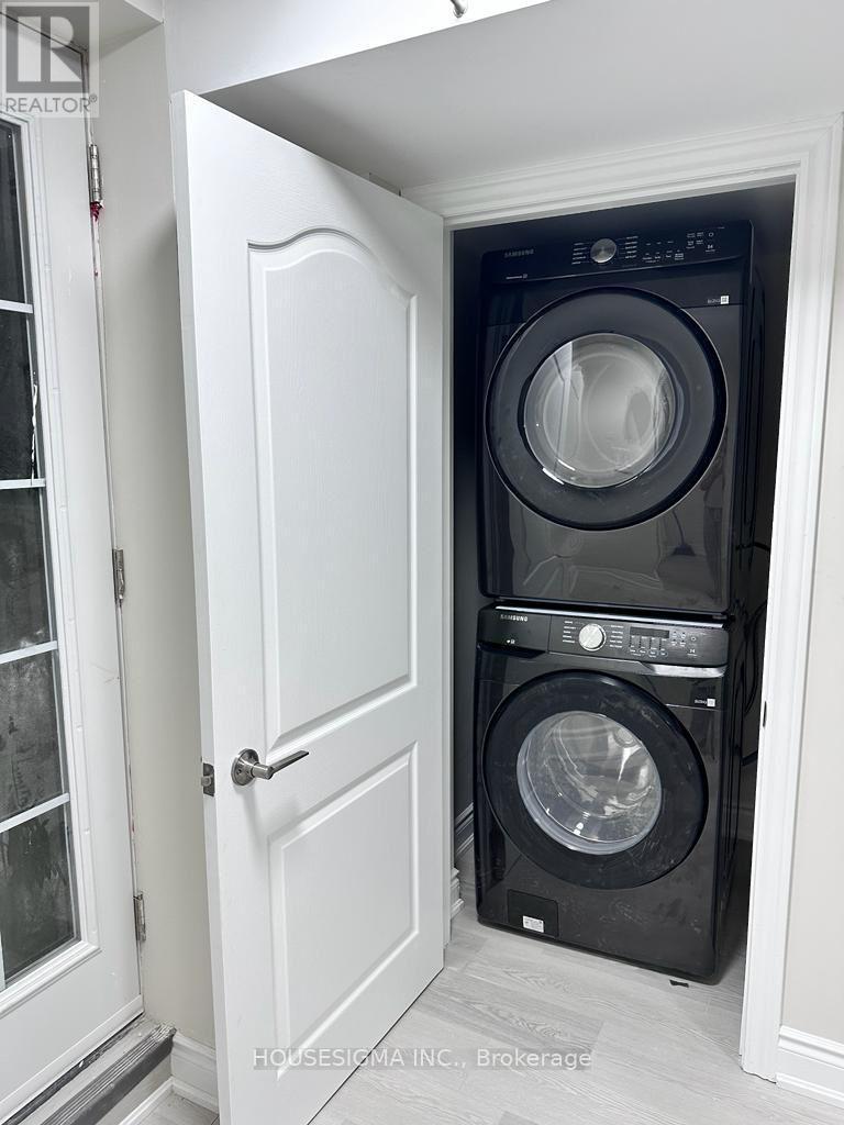 7260 Milano Court, Mississauga, Ontario  L5W 0A2 - Photo 8 - W12789114