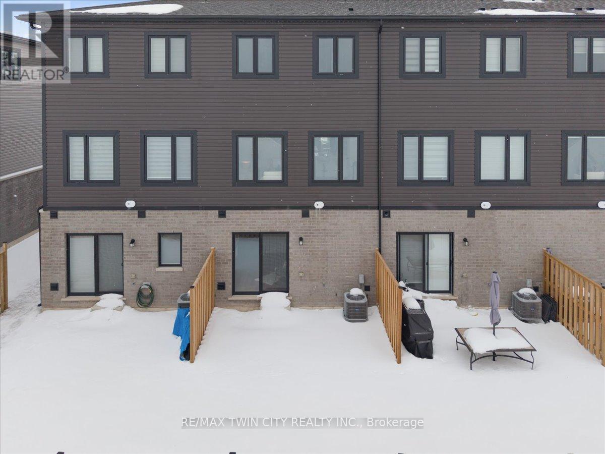 85 - 155 Equestrian Way, Cambridge, Ontario  N3E 0E7 - Photo 35 - X12789124