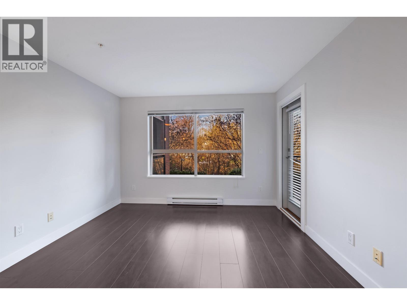 Listing Picture 10 of 22 : 205 7131 STRIDE AVENUE, Burnaby / 本拿比 - 魯藝地產 Yvonne Lu Group - MLS Medallion Club Member