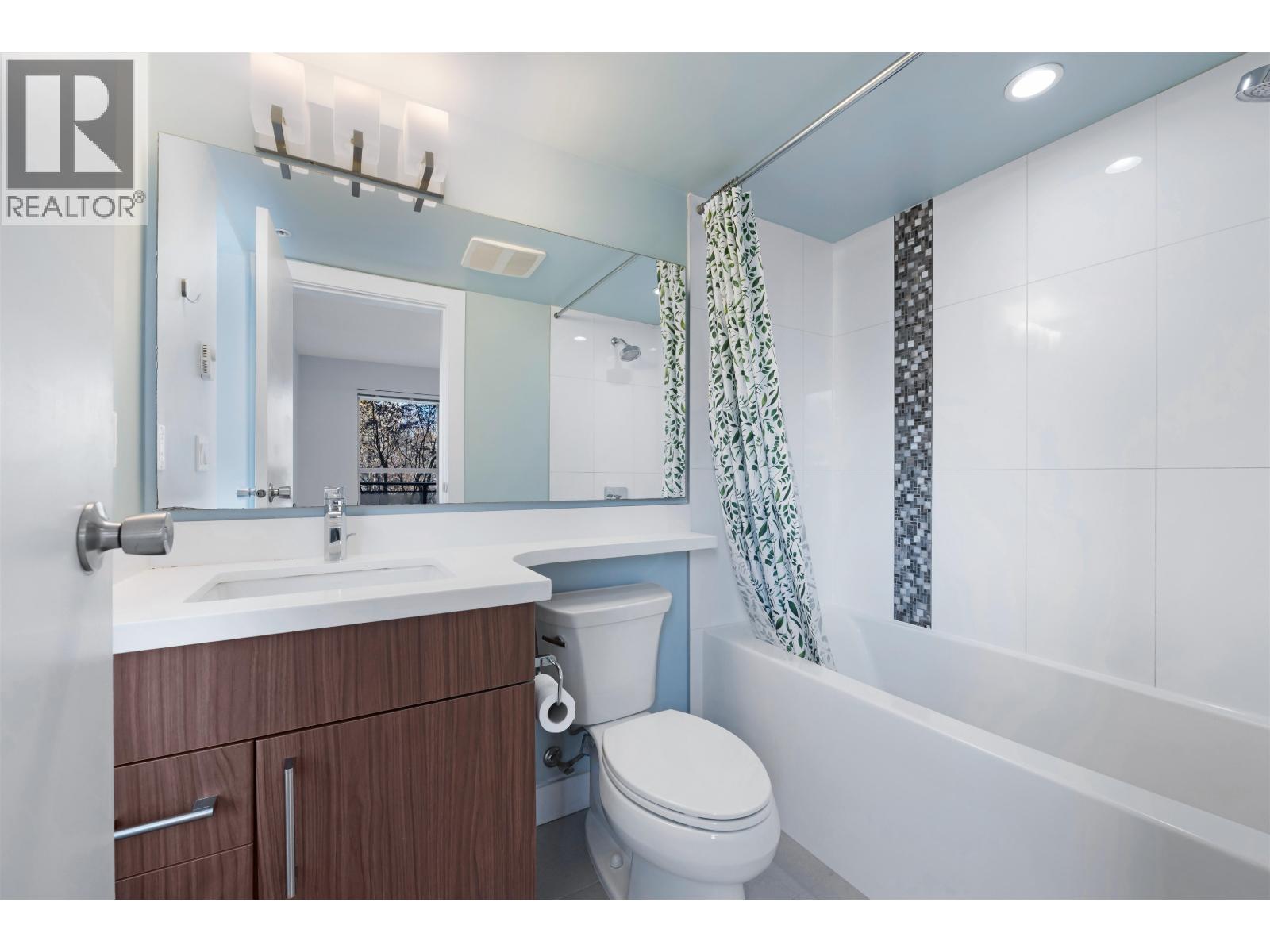 Listing Picture 13 of 22 : 205 7131 STRIDE AVENUE, Burnaby / 本拿比 - 魯藝地產 Yvonne Lu Group - MLS Medallion Club Member