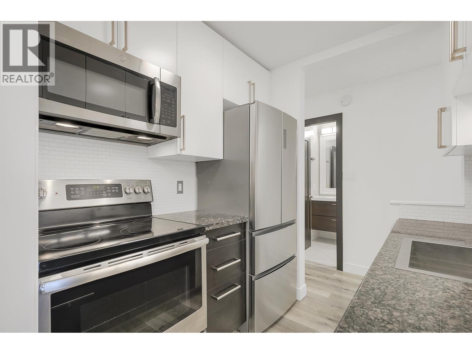 302 170 E 3RD STREET, North Vancouver, British Columbia