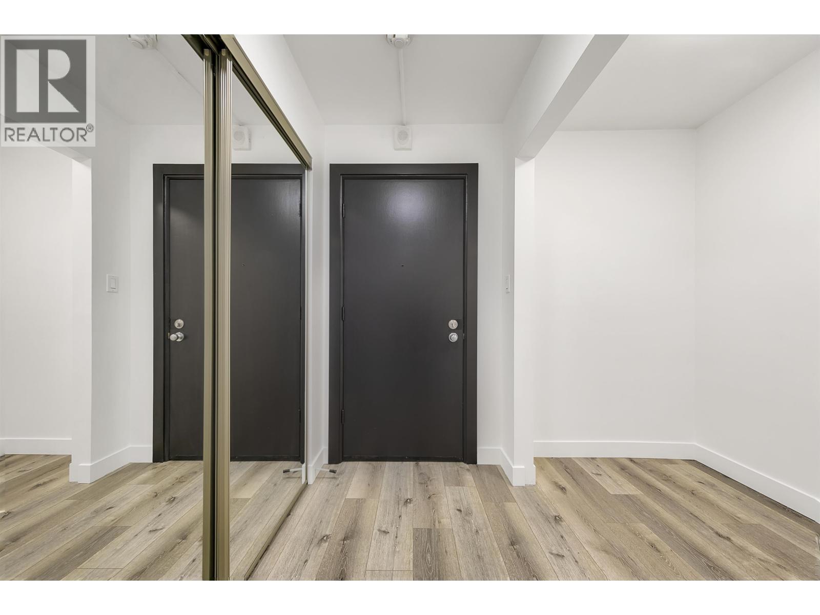 302 170 E 3rd Street, North Vancouver, British Columbia  V7L 1E6 - Photo 4 - R3089838