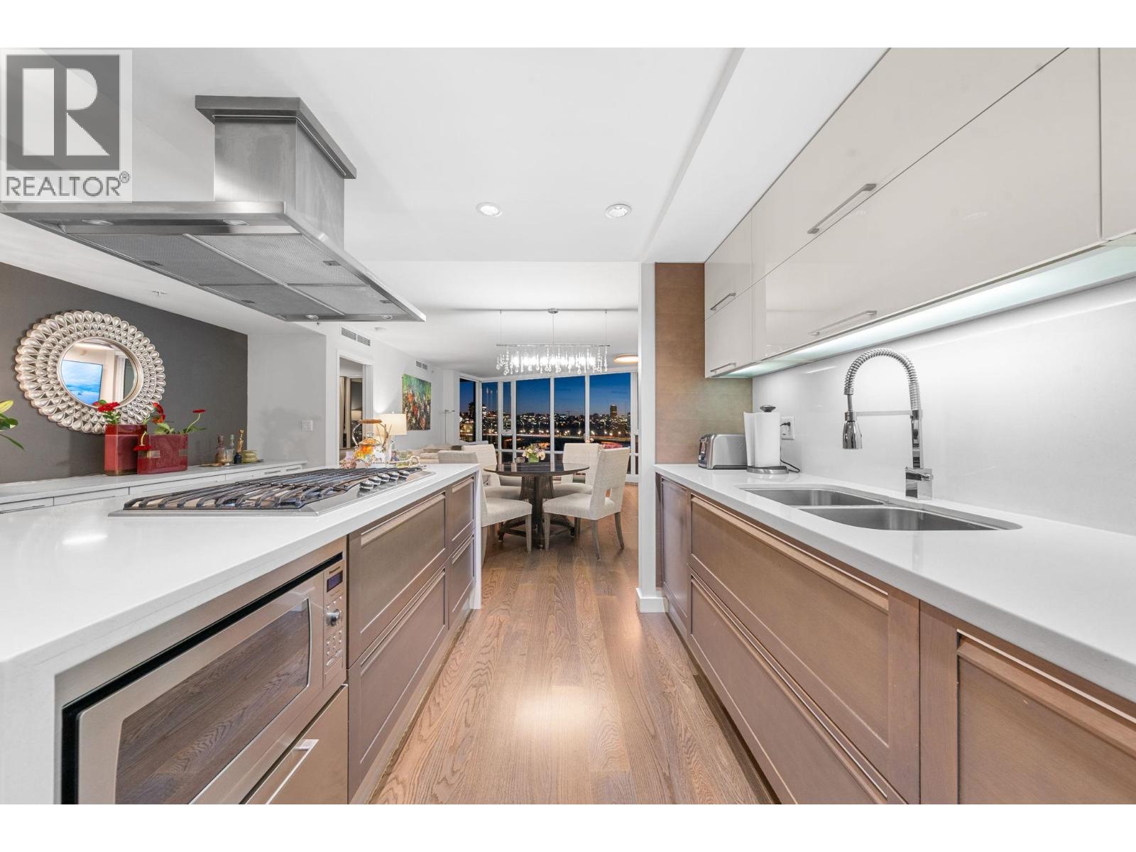 Listing Picture 12 of 40 : 903 8 SMITHE MEWS, Vancouver / 溫哥華 - 魯藝地產 Yvonne Lu Group - MLS Medallion Club Member