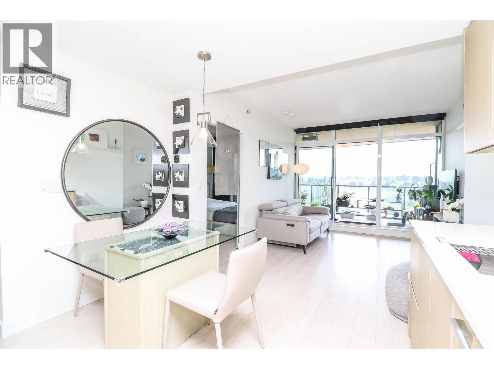 Listing Picture 2 of 16 : 610 4890 LOUGHEED HIGHWAY, Burnaby / 本拿比 - 魯藝地產 Yvonne Lu Group - MLS Medallion Club Member