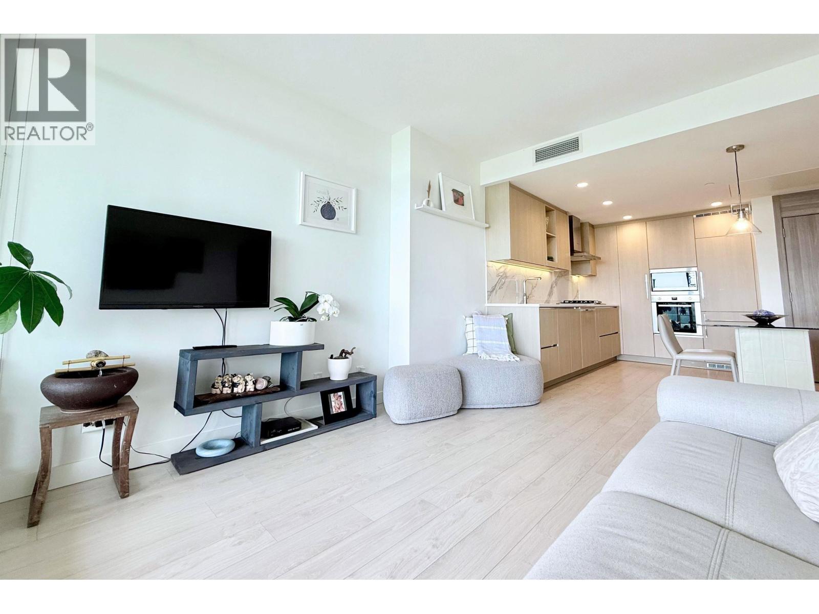 Listing Picture 3 of 16 : 610 4890 LOUGHEED HIGHWAY, Burnaby / 本拿比 - 魯藝地產 Yvonne Lu Group - MLS Medallion Club Member