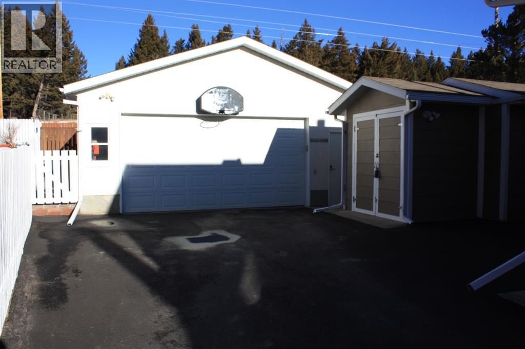 7605 29 Avenue, Coleman, Alberta  T0K 0M0 - Photo 7 - A2275772